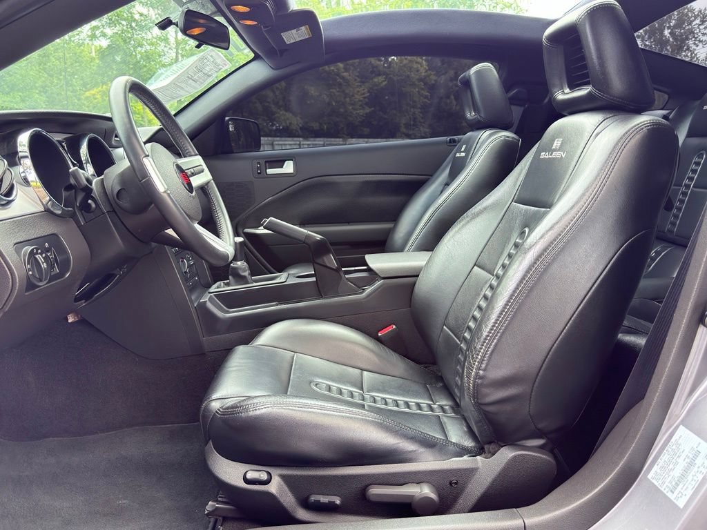 Used 2006 Ford Mustang GT RWD image 2