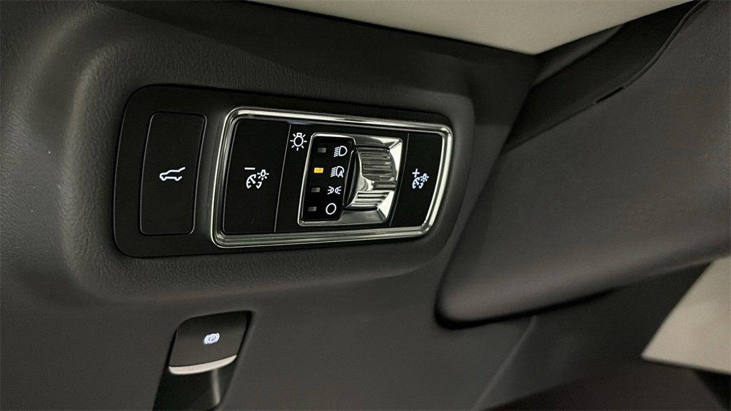 Used 2025 Lincoln Nautilus Premier w/ Equipment Group 102A image 15