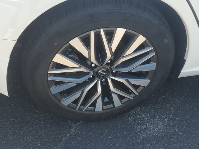 Used 2024 Nissan Altima 2.5 SV w/ SV Premium Package FWD image 5