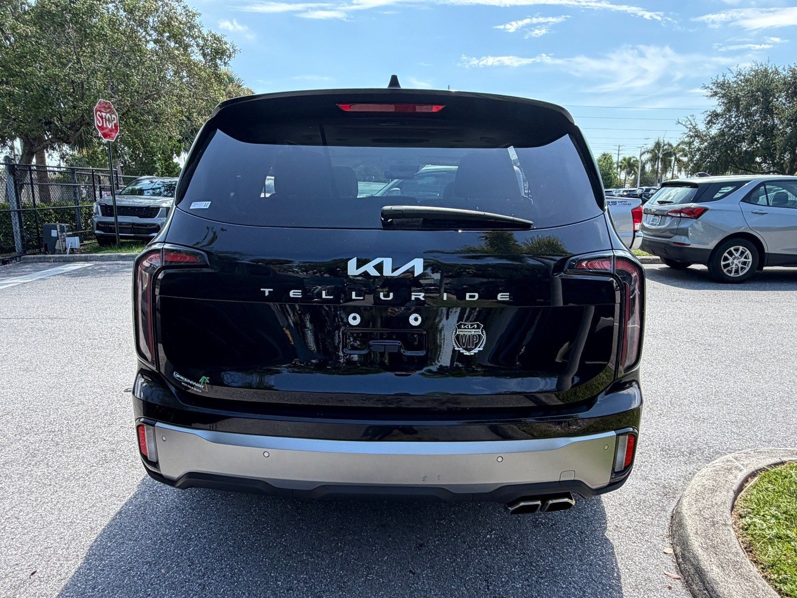 Used 2025 Kia Telluride SX w/ SX Captain's Chair Package FWD image 6