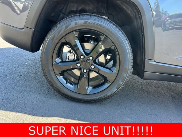 Used 2025 Jeep Grand Cherokee Limited w/ Luxury Tech Group II image 7