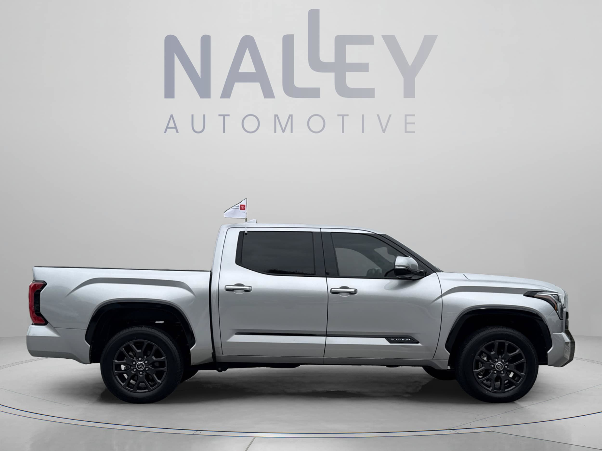 Used 2023 Toyota Tundra Platinum AWD/4WD image 6