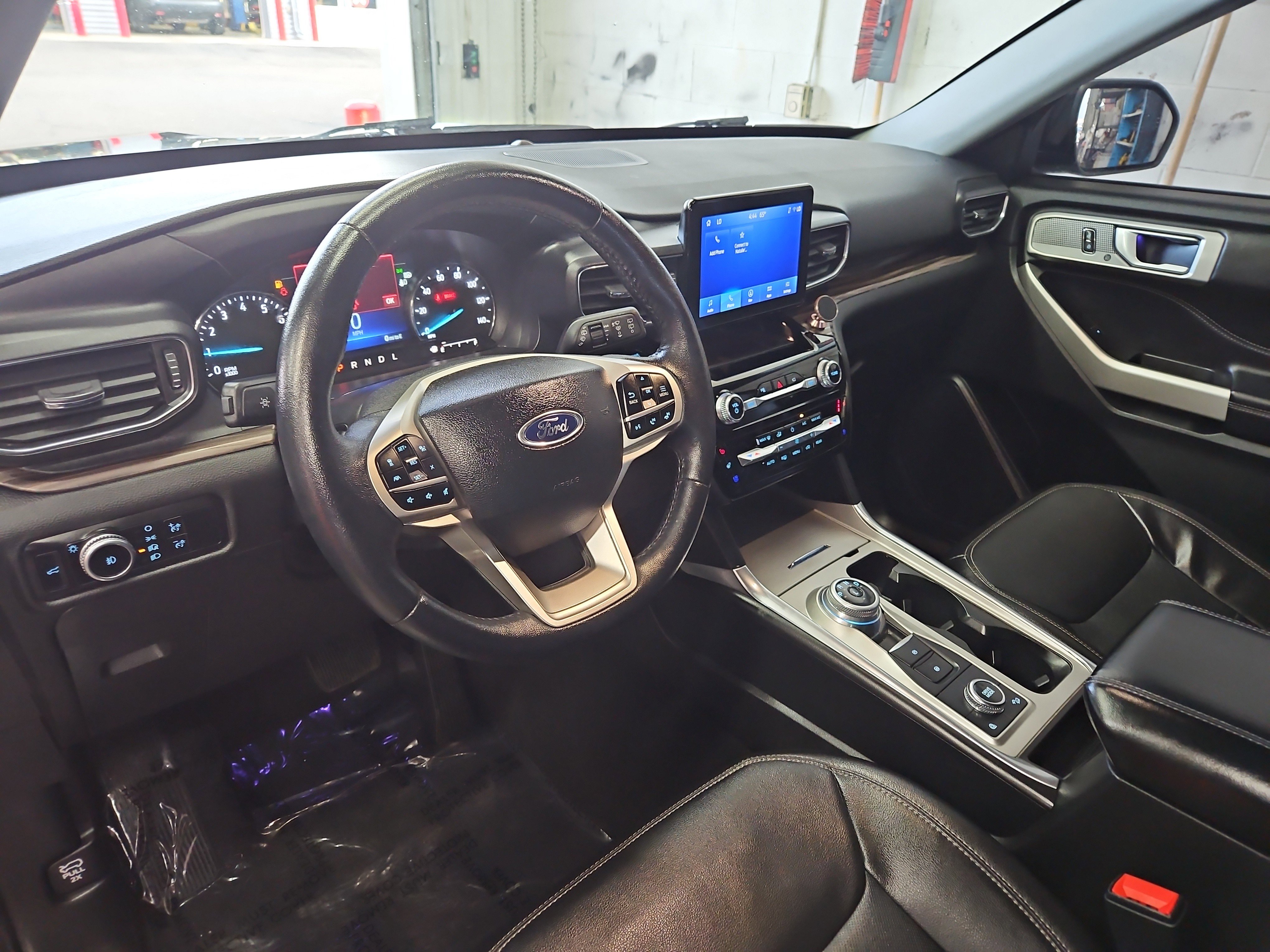 Used 2023 Ford Explorer Limited image 15