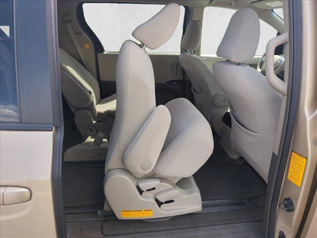 Used 2012 Toyota Sienna LE FWD image 25