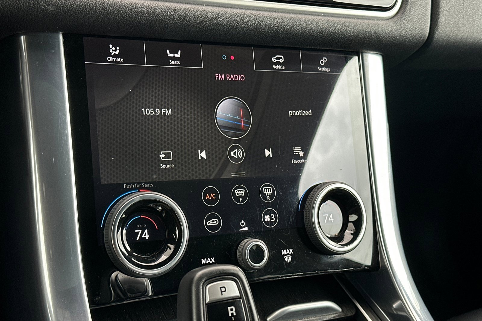 Used 2018 Land Rover Range Rover Sport SE image 24