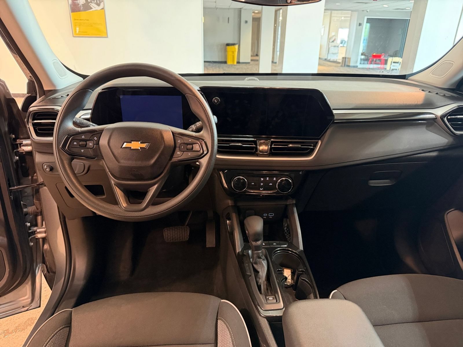 Used 2025 Chevrolet TrailBlazer LT FWD image 33