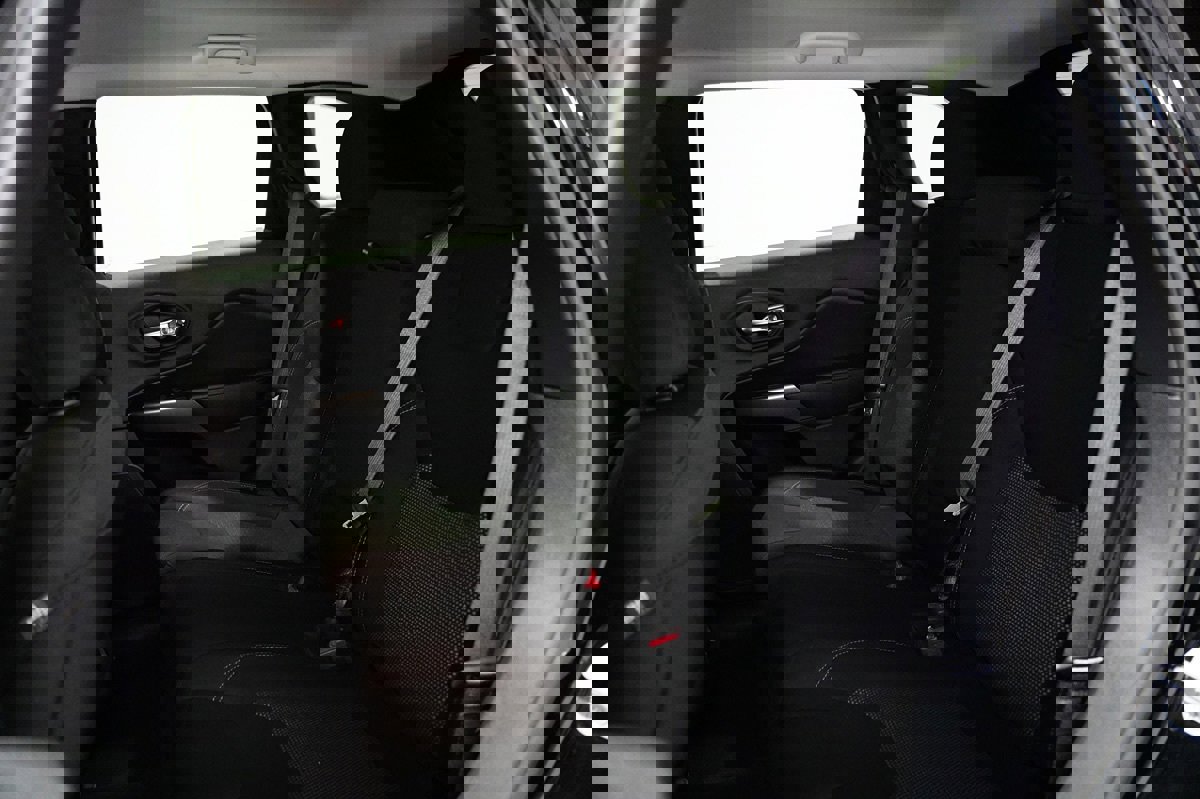 Used 2020 Jeep Cherokee Latitude image 18