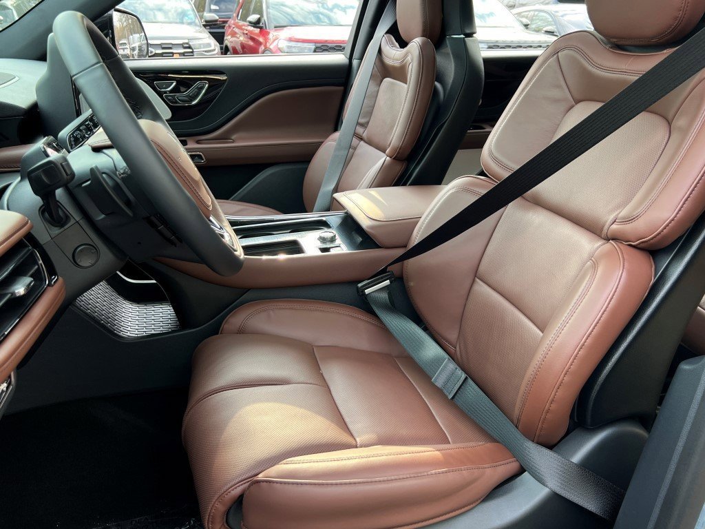 New 2026 Lincoln Aviator Reserve w/ Luxury Package AWD/4WD image 17