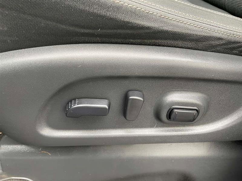 Used 2018 Nissan Titan SV w/ SV Convenience Package image 64