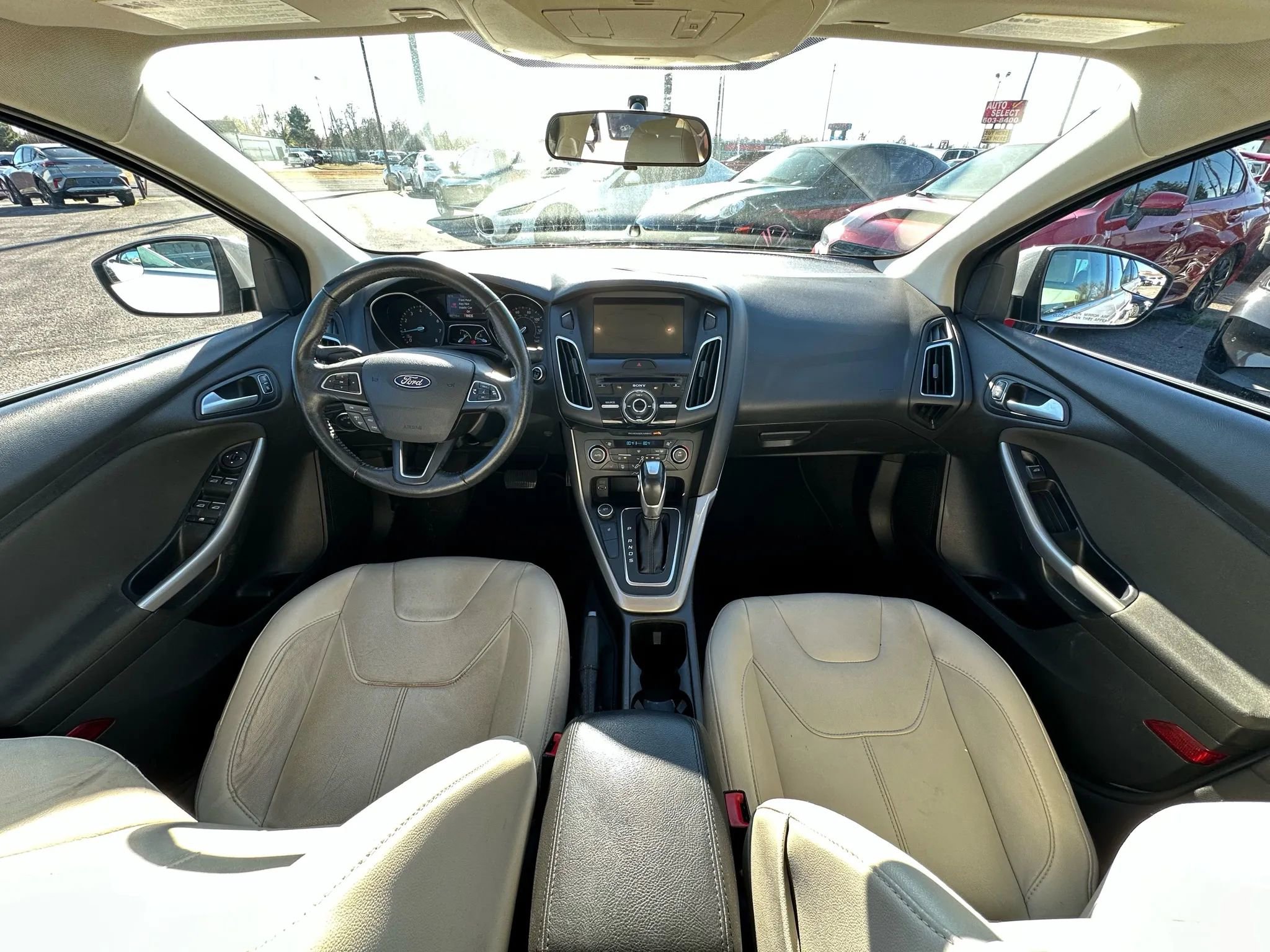 Used 2017 Ford Focus Titanium image 2