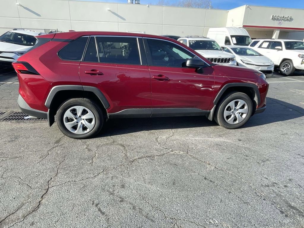 Used 2022 Toyota RAV4 LE image 10