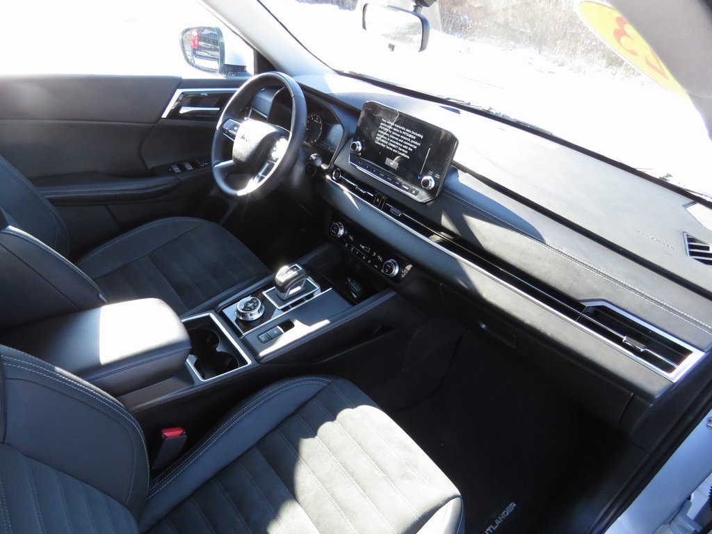 Used 2023 Mitsubishi Outlander SE image 14