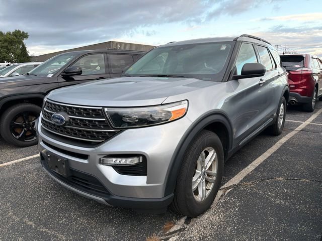 Used 2022 Ford Explorer XLT w/ Equipment Group 202A AWD/4WD image 3