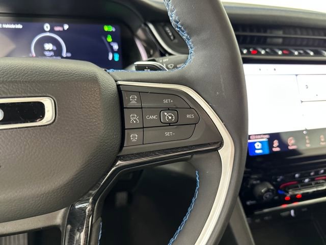 Used 2023 Jeep Grand Cherokee Trailhawk w/ Luxury Tech Group III image 16