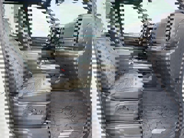 Used 2024 Chevrolet Silverado 2500 ZR2 w/ Technology Package image 23