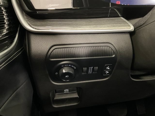 Used 2022 Jeep Wagoneer Series II w/ Rear Seat Video Group 1 AWD/4WD image 22