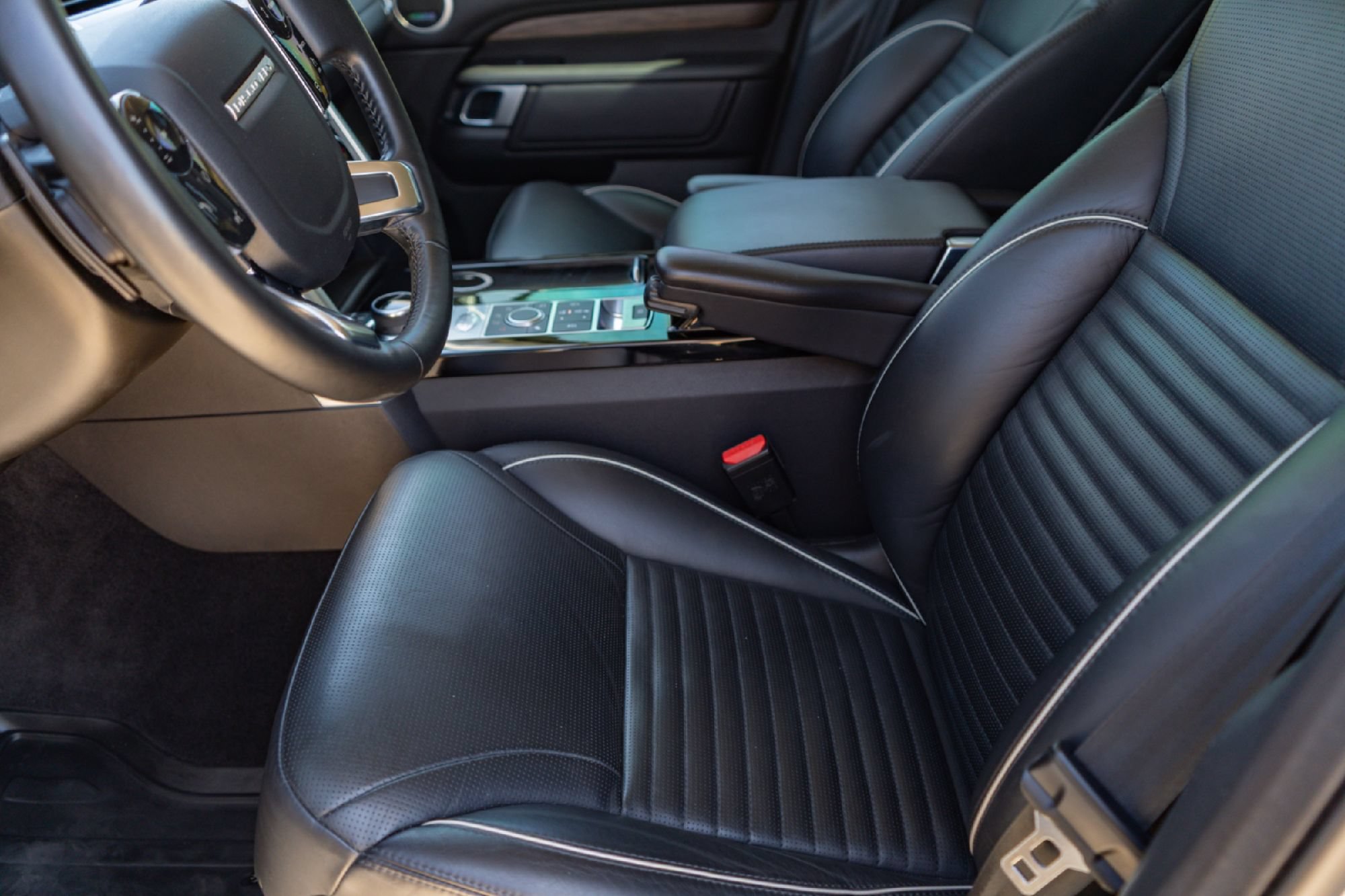 Used 2020 Land Rover Discovery HSE Luxury AWD/4WD image 9