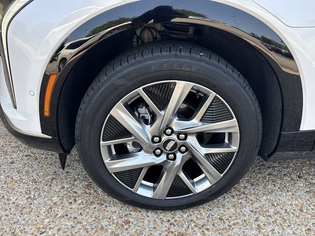 Certified 2025 Cadillac Optiq Luxury 2 w/ LPO, Floor Liner Package AWD/4WD image 33