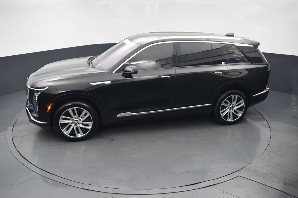 Certified 2026 Cadillac Vistiq Luxury w/ LPO, Floor Liner Package AWD/4WD image 40