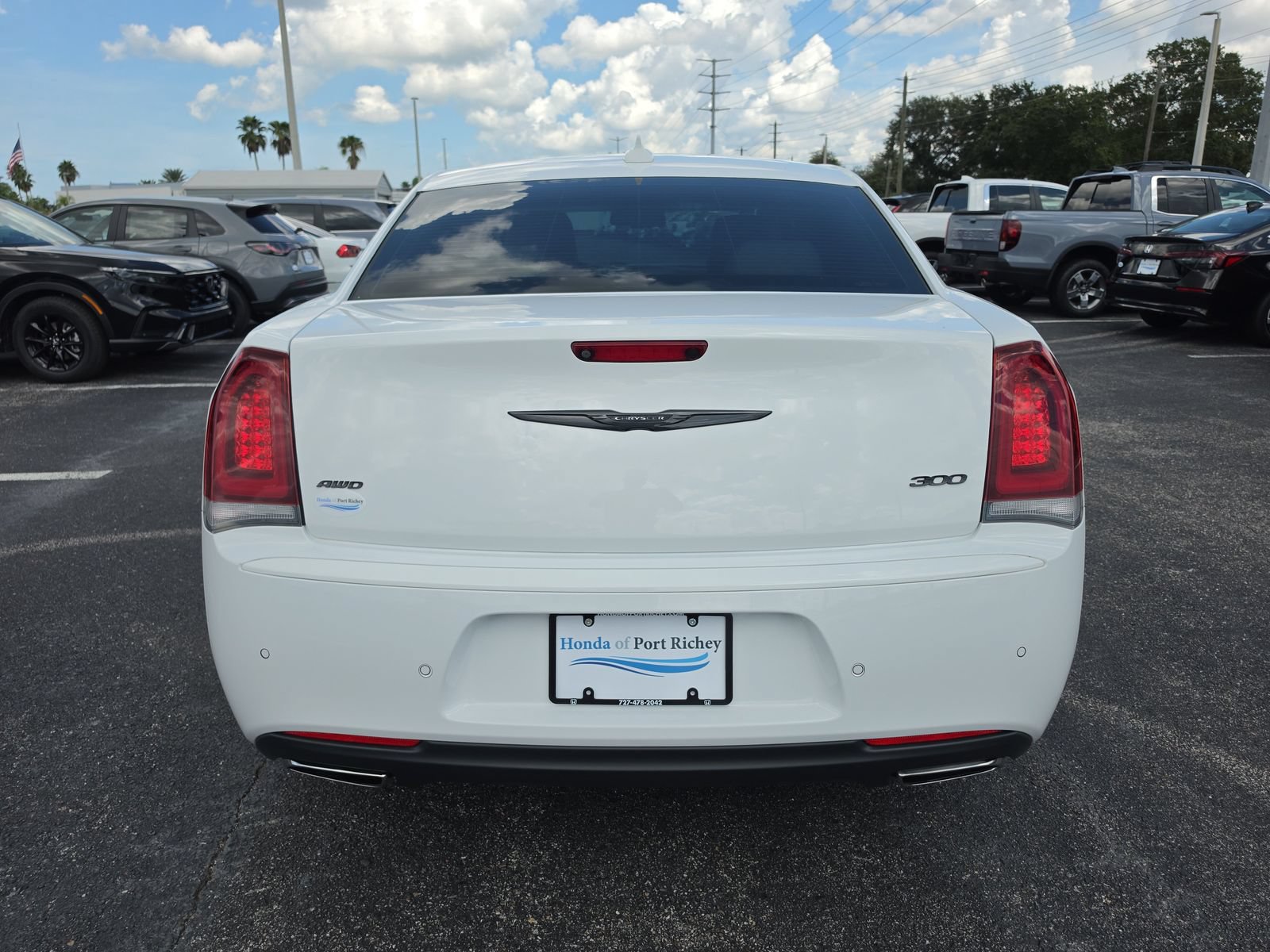 Used 2022 Chrysler 300 Touring L w/ Popular Equipment Group AWD/4WD image 5