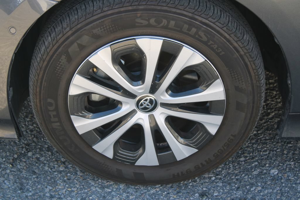 Used 2022 Toyota Prius Prime Limited FWD image 8