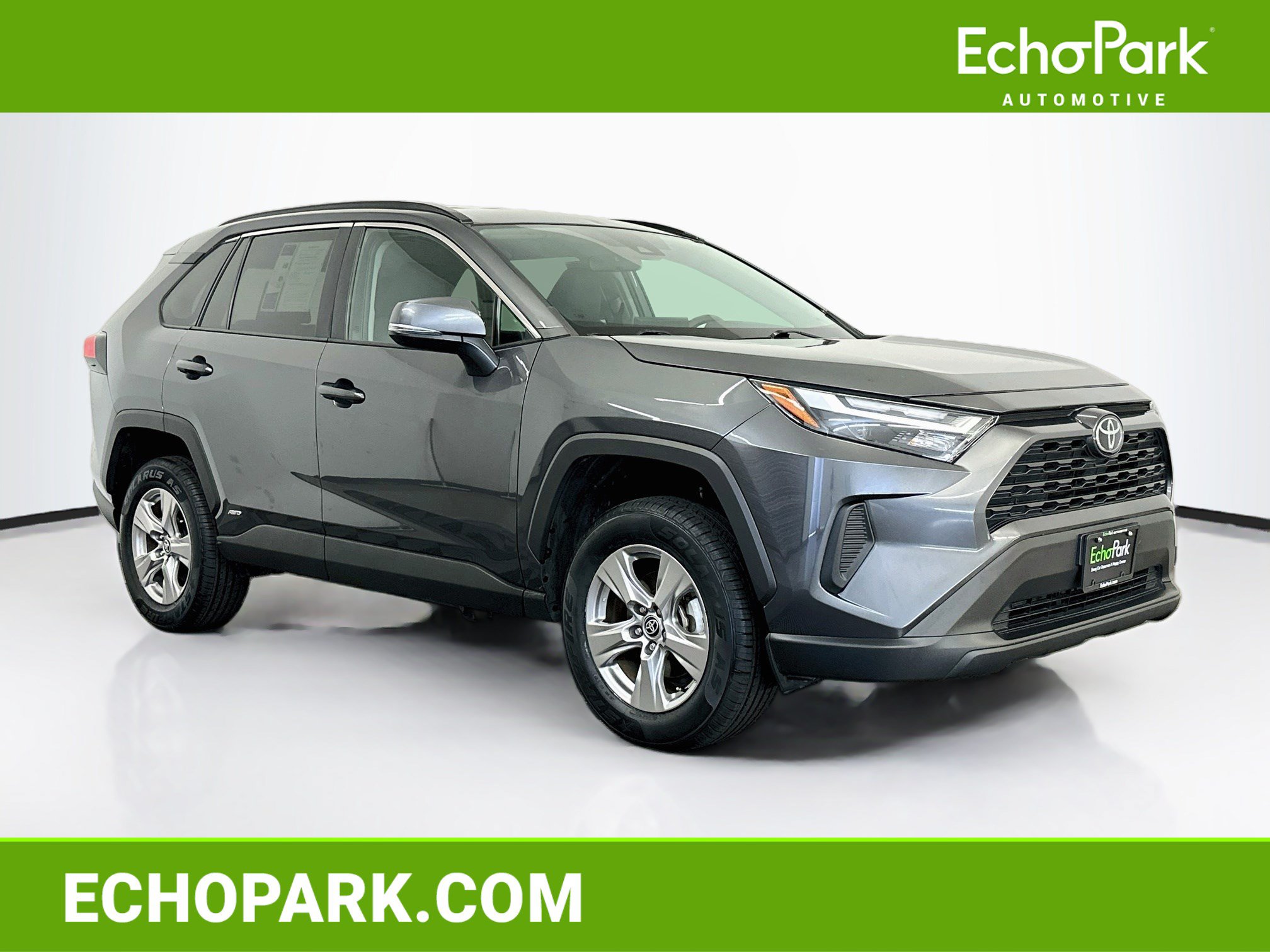 Used 2025 Toyota RAV4 XLE AWD/4WD image 1