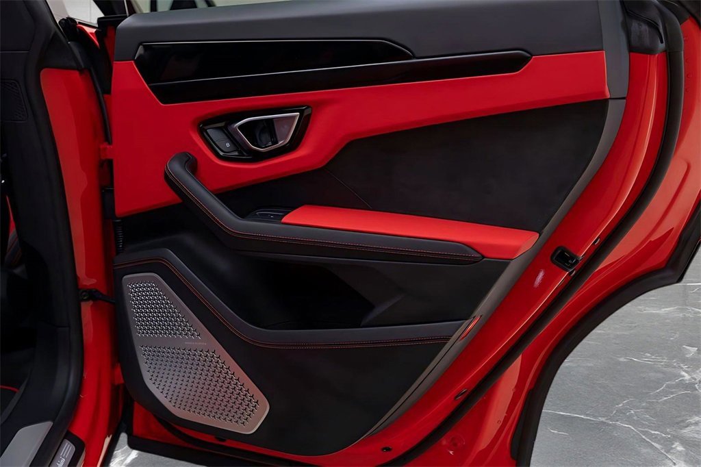 Used 2022 Lamborghini Urus image 36