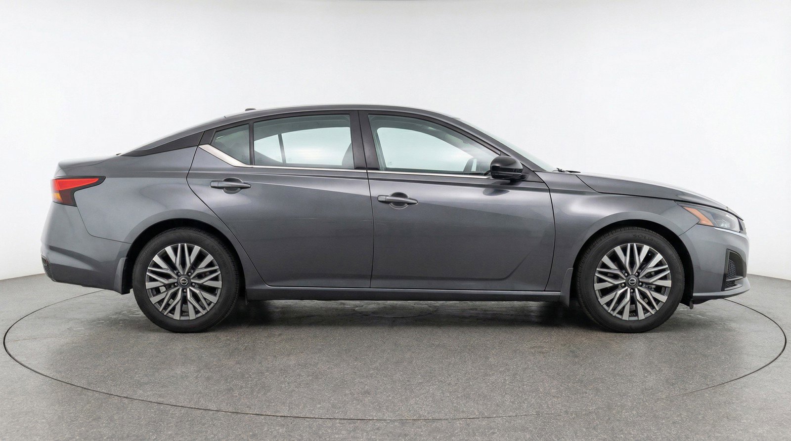 Used 2025 Nissan Altima 2.5 SV FWD image 11