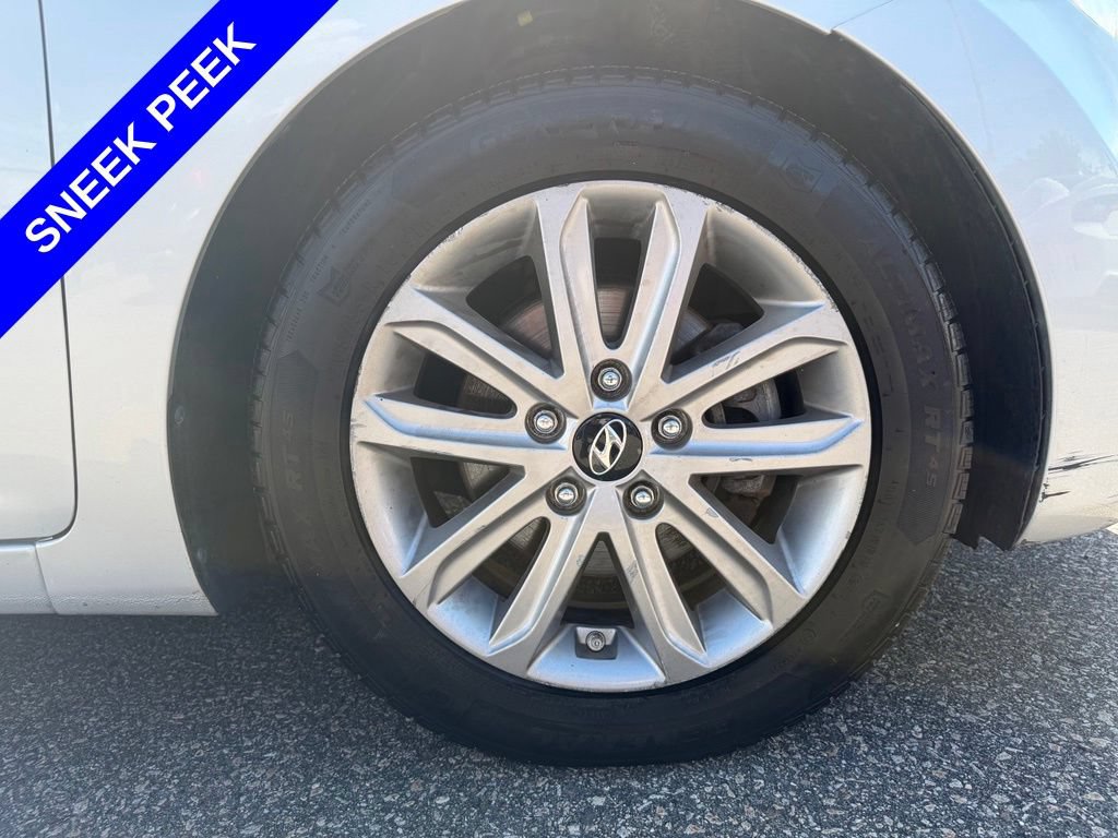 Used 2015 Hyundai Elantra SE w/ Option Group 02 FWD image 11