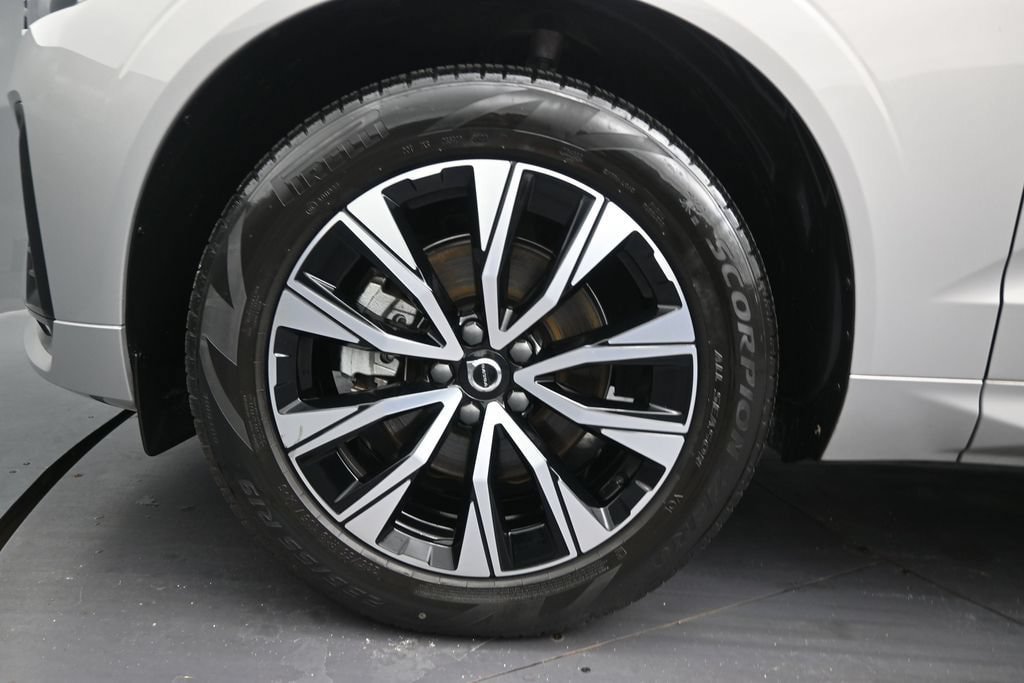 Certified 2024 Volvo XC60 B5 Core AWD/4WD image 10