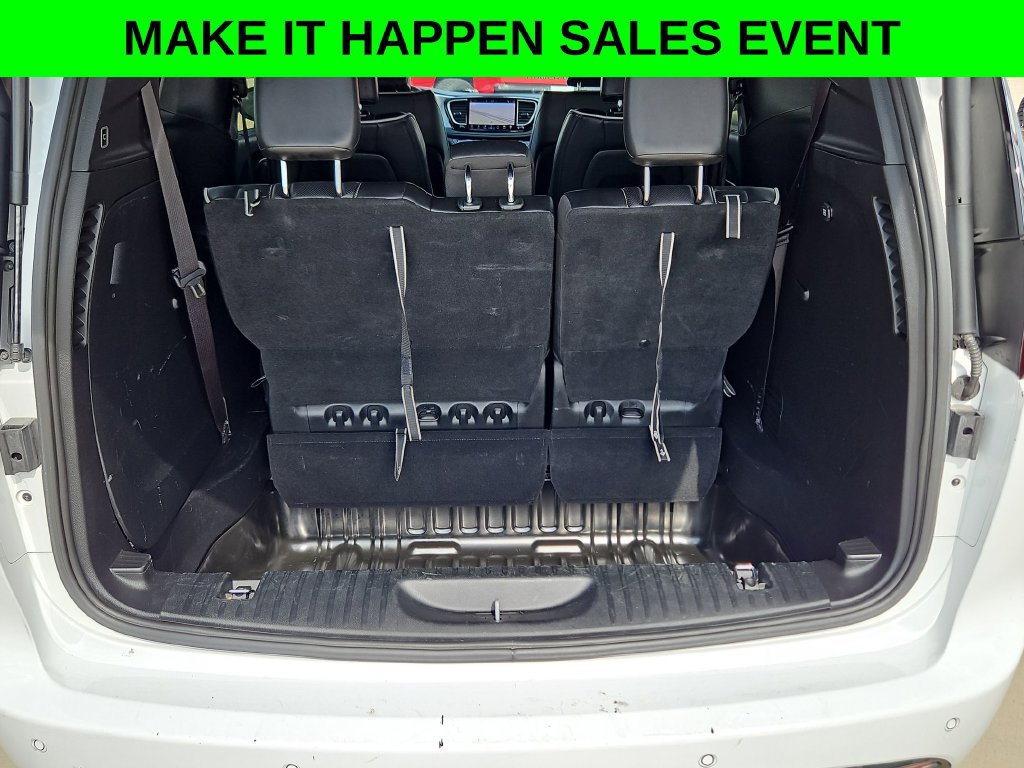 Used 2025 Chrysler Pacifica Limited FWD image 33