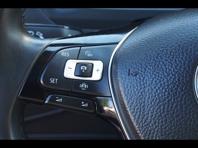 Used 2020 Volkswagen Tiguan SEL FWD image 25