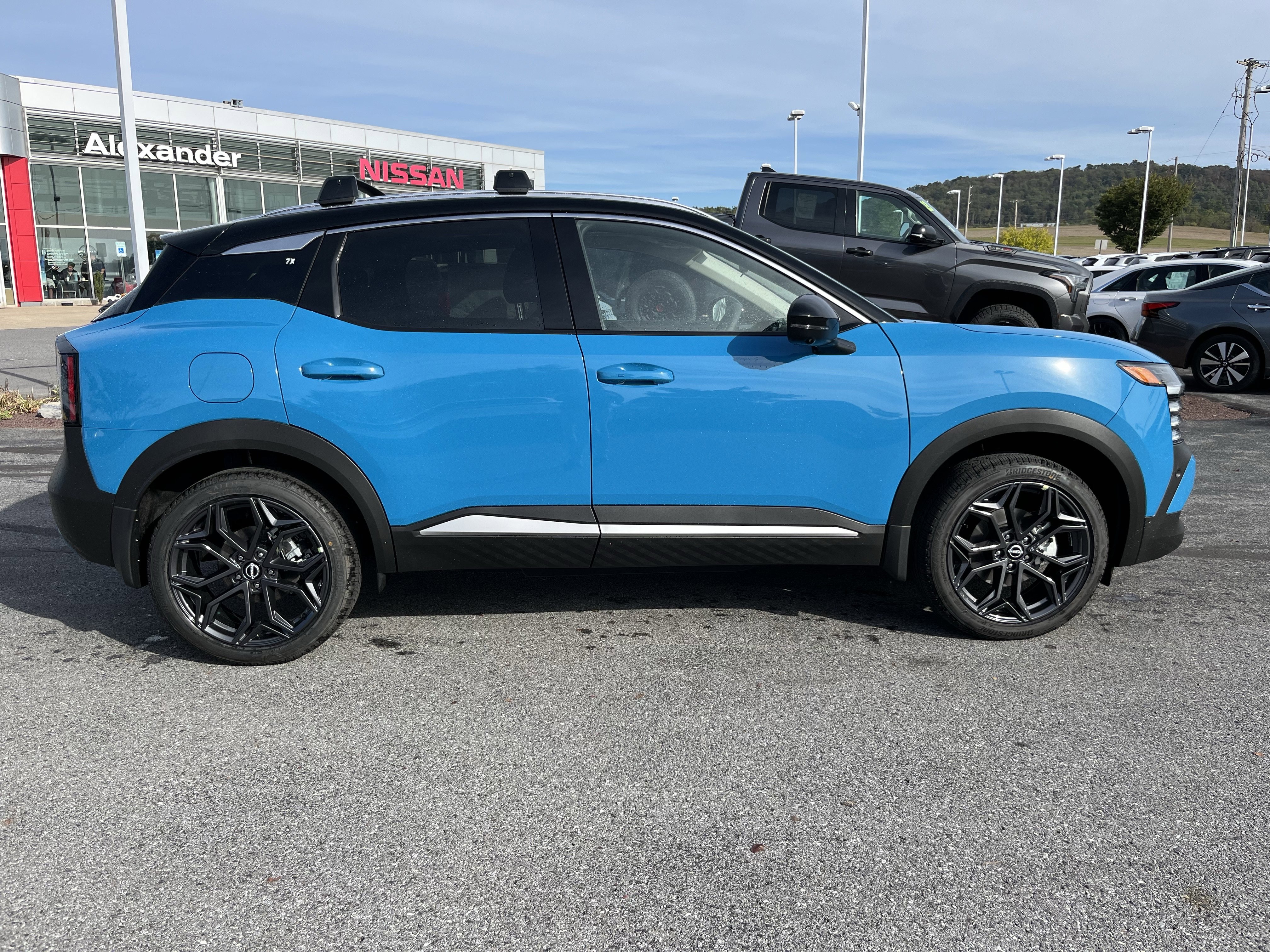 New 2026 Nissan Kicks SR w/ SR Premium Package image 2