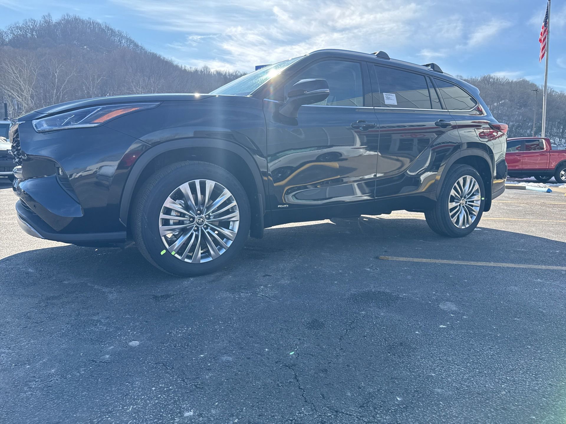 New 2026 Toyota Highlander Platinum image 8