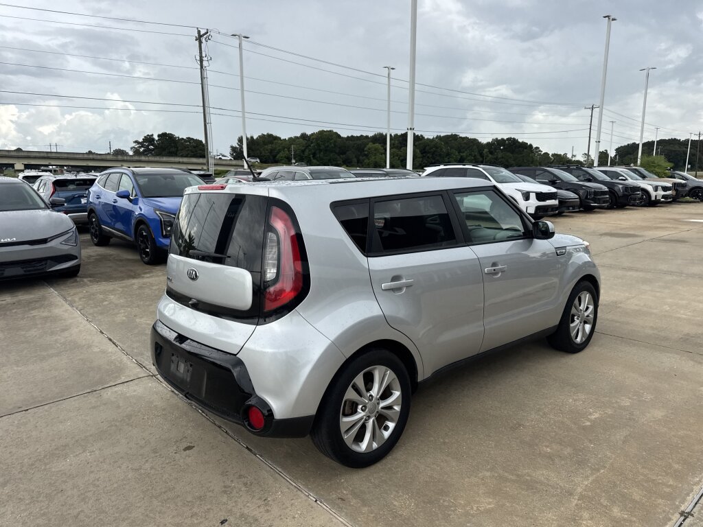 Used 2016 Kia Soul + w/ Primo Package FWD image 17