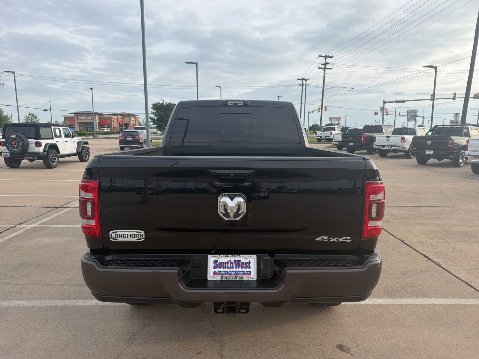 Used 2024 RAM 2500 Limited w/ Towing Technology Group AWD/4WD image 6