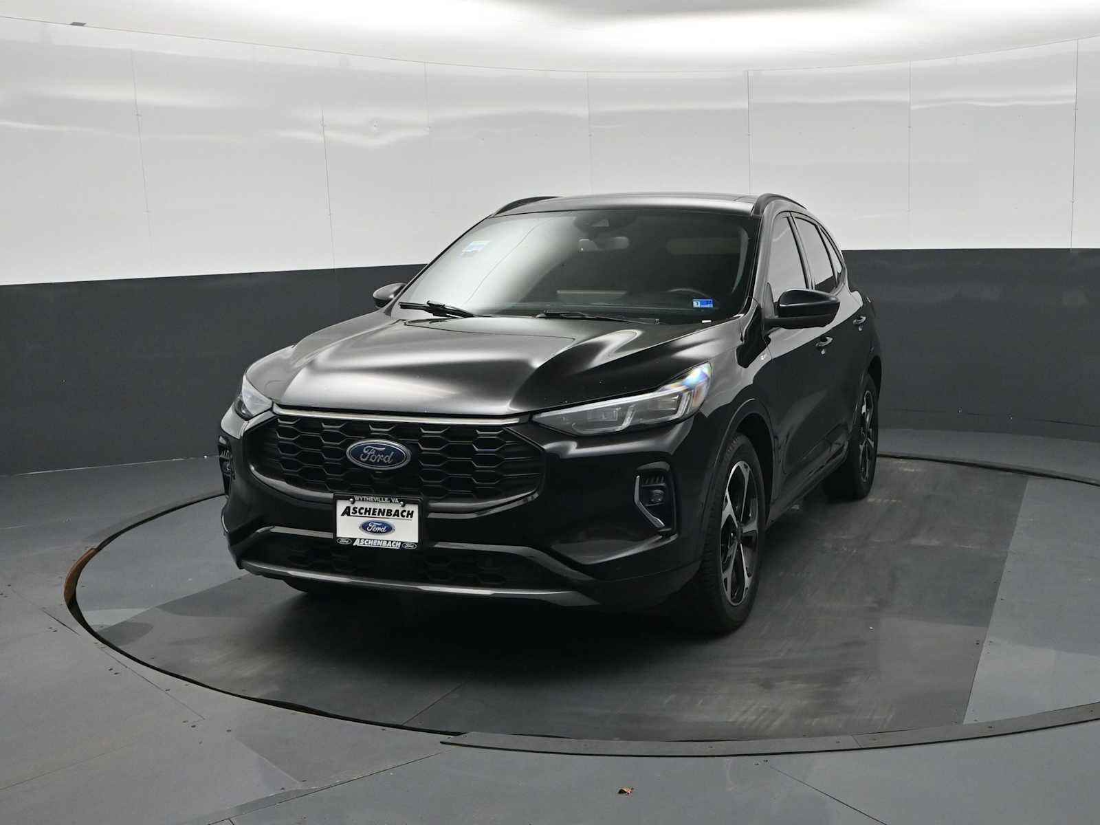 Used 2023 Ford Escape ST-Line Elite w/ Premium Technology Package AWD/4WD image 4