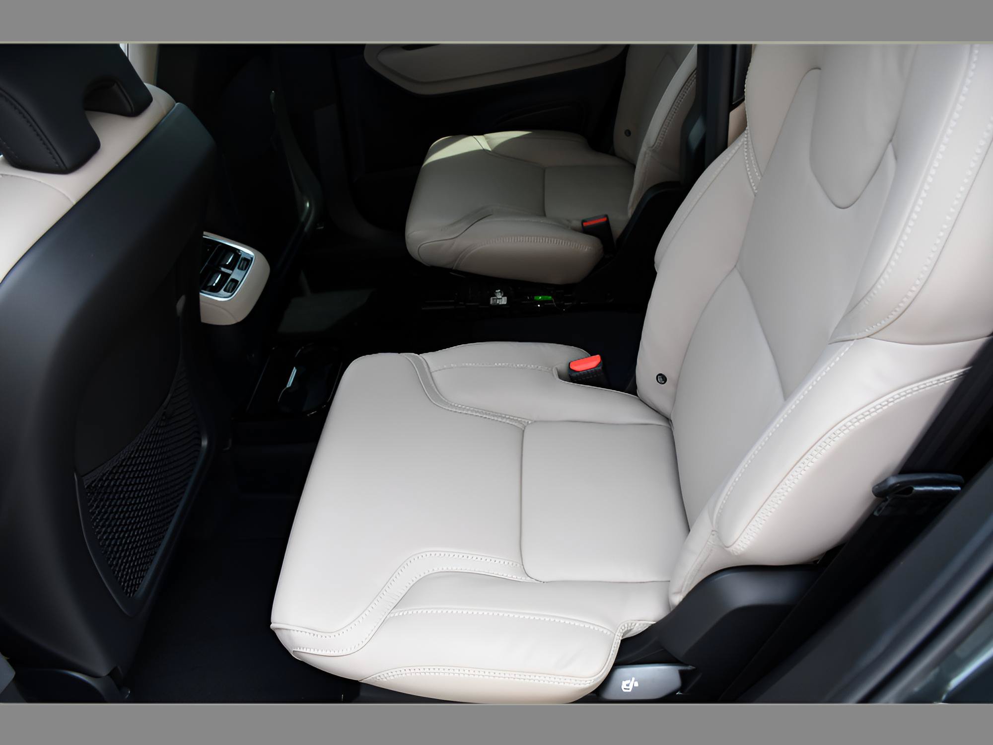 New 2027 Volvo XC90 B6 Ultra AWD/4WD image 15