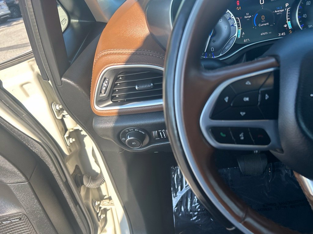 Used 2019 Chrysler Pacifica Limited w/ Advanced Safetytec Group FWD image 33