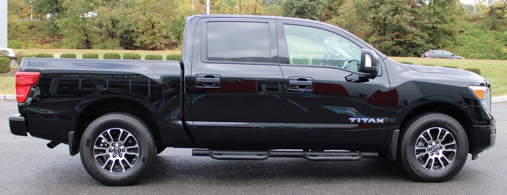 Certified 2024 Nissan Titan SV w/ SV Convenience Package image 5