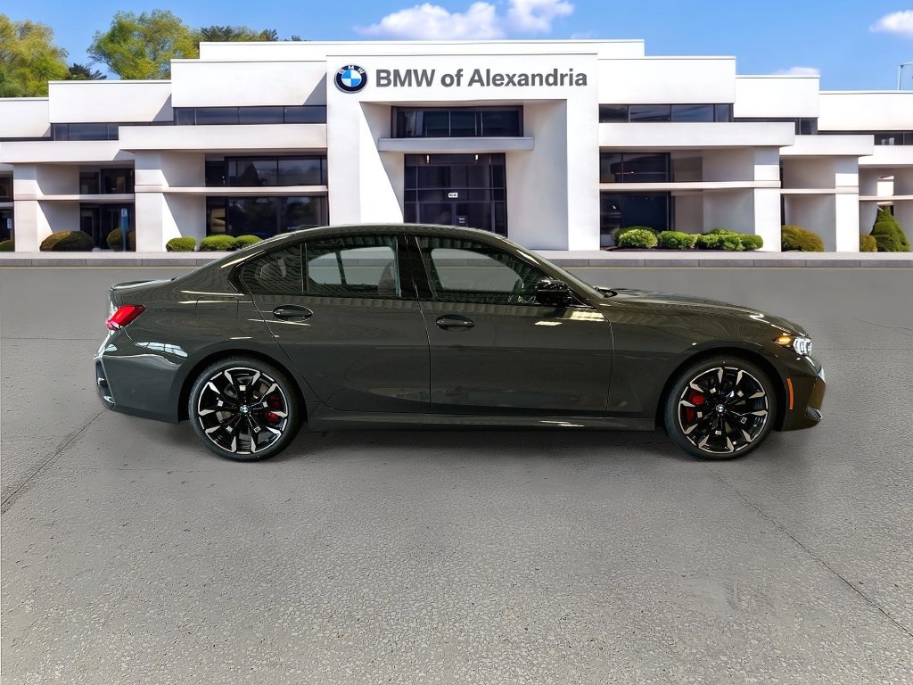New 2026 BMW 330i xDrive Sedan w/ M Sport Package AWD/4WD image 4