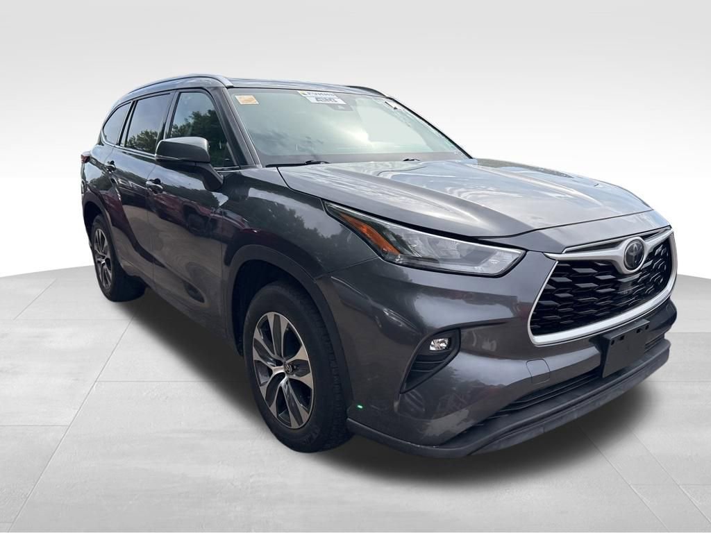 Used 2020 Toyota Highlander XLE FWD image 9