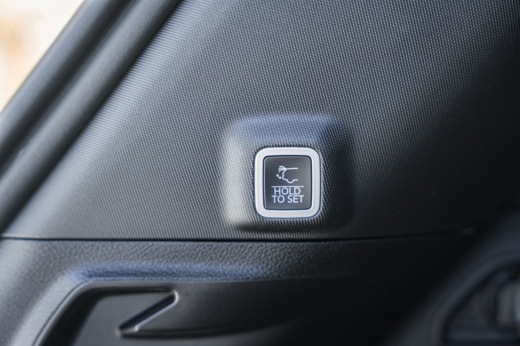 New 2025 Jeep Grand Cherokee Laredo X w/ Luxury Tech Group I image 11