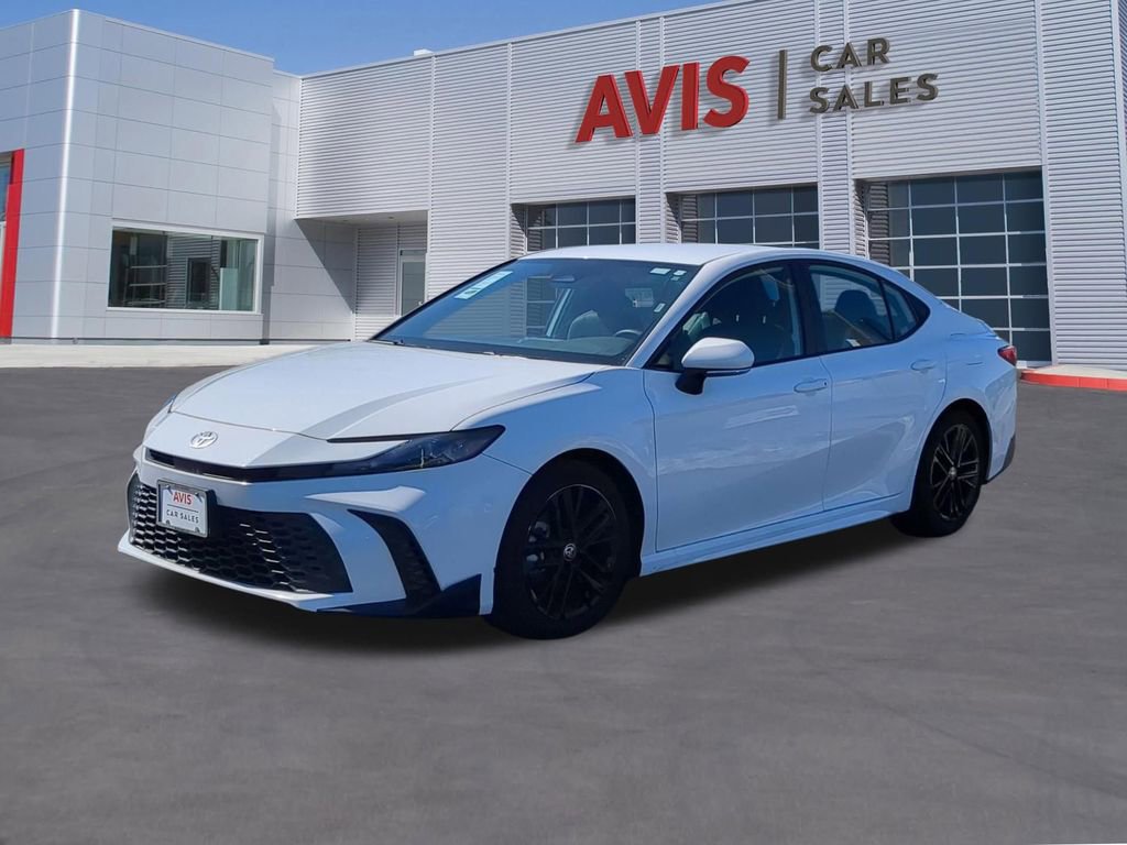 Used 2025 Toyota Camry SE image 1