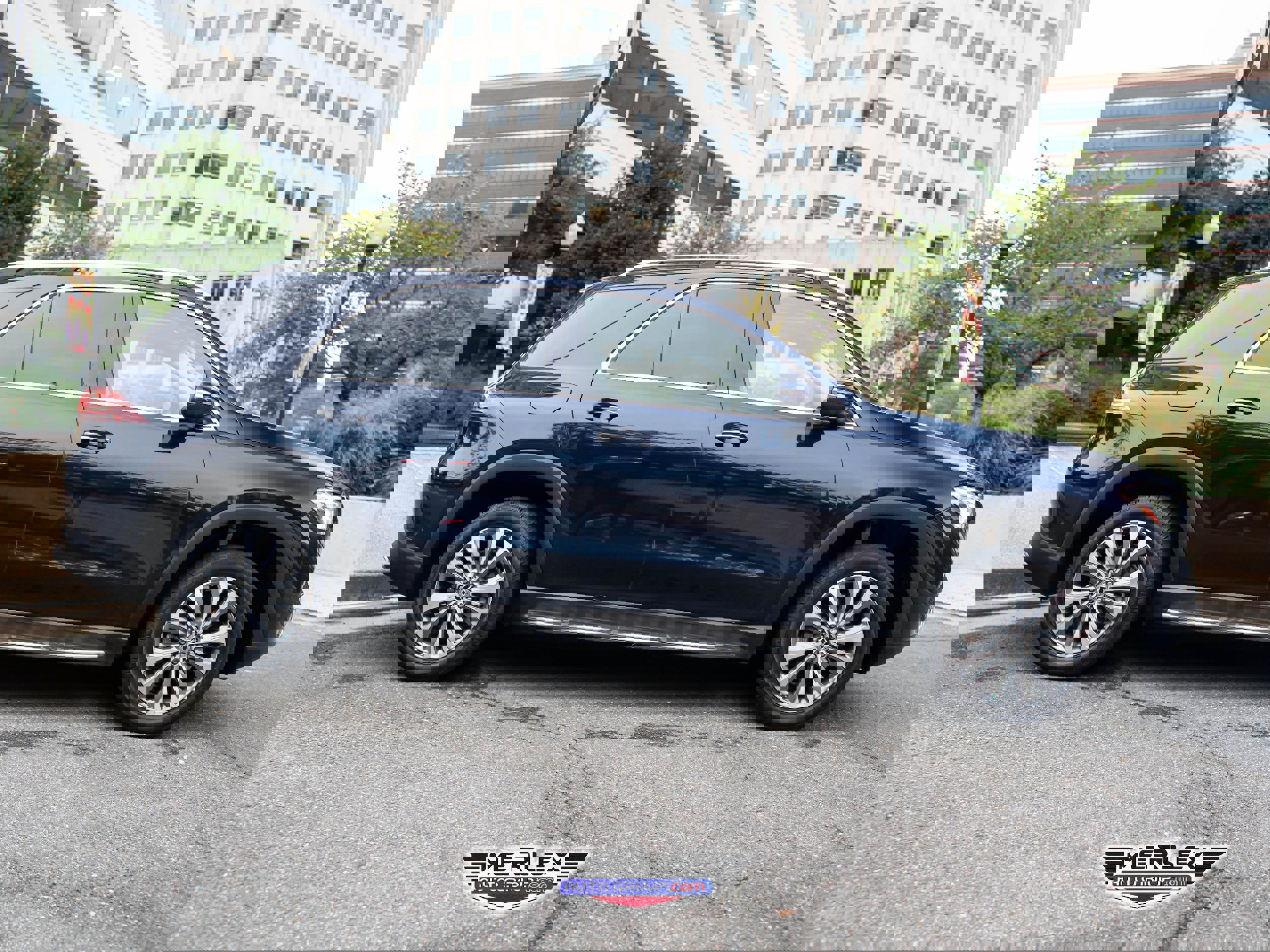 Used 2021 Mercedes-Benz GLE 350 350 4MATIC w/ Premium Package image 8