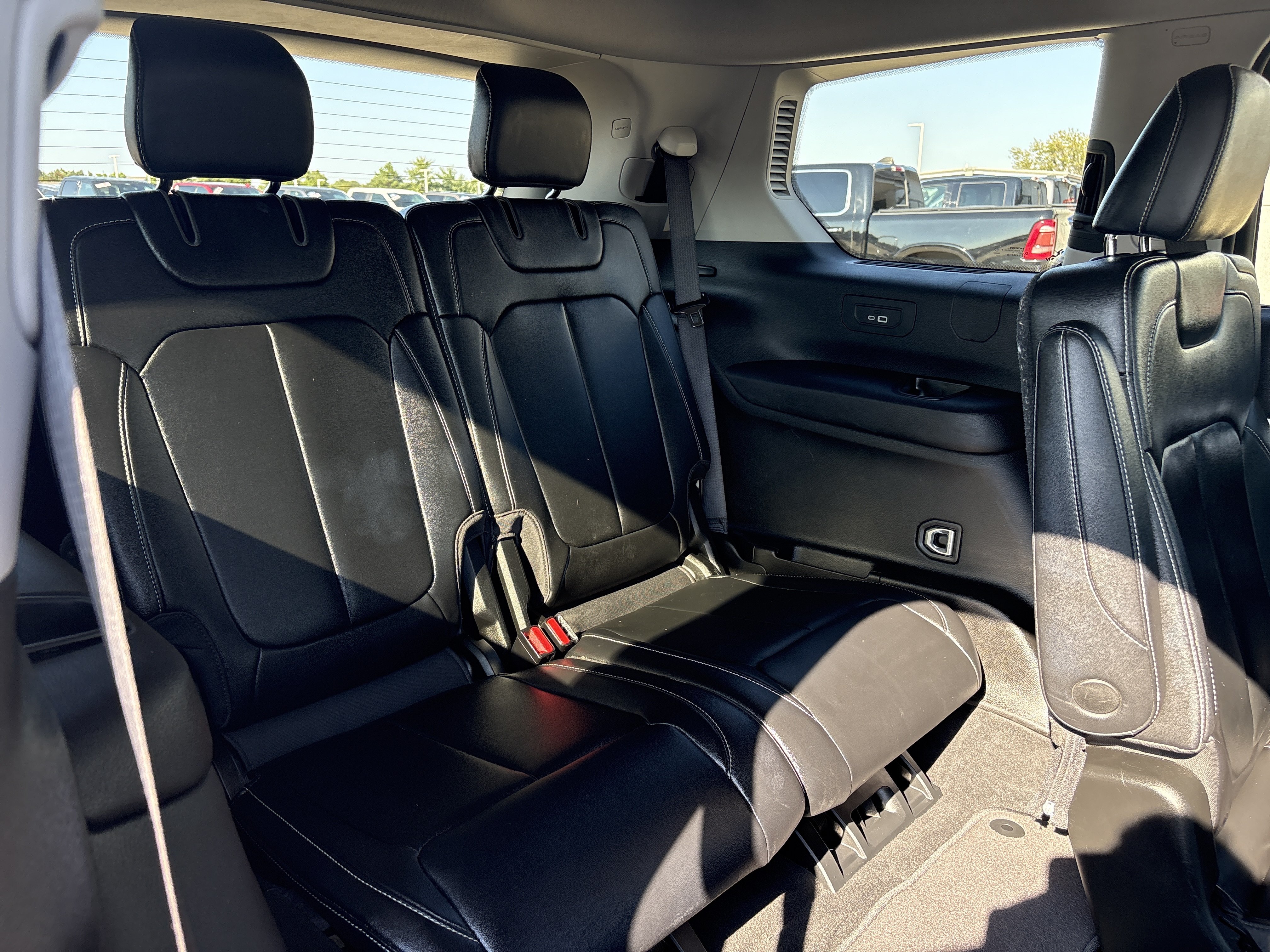 Used 2022 Jeep Grand Cherokee L Limited AWD/4WD image 7
