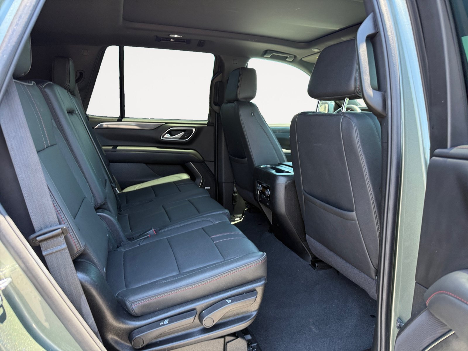 Used 2024 Chevrolet Tahoe RST w/ Luxury Package AWD/4WD image 18