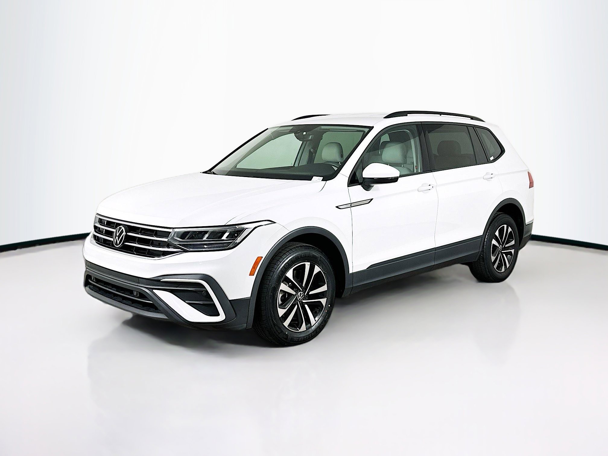 Used 2023 Volkswagen Tiguan S image 3