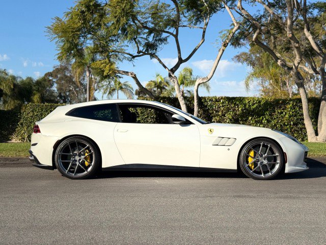 Used 2017 Ferrari GTC4Lusso image 8