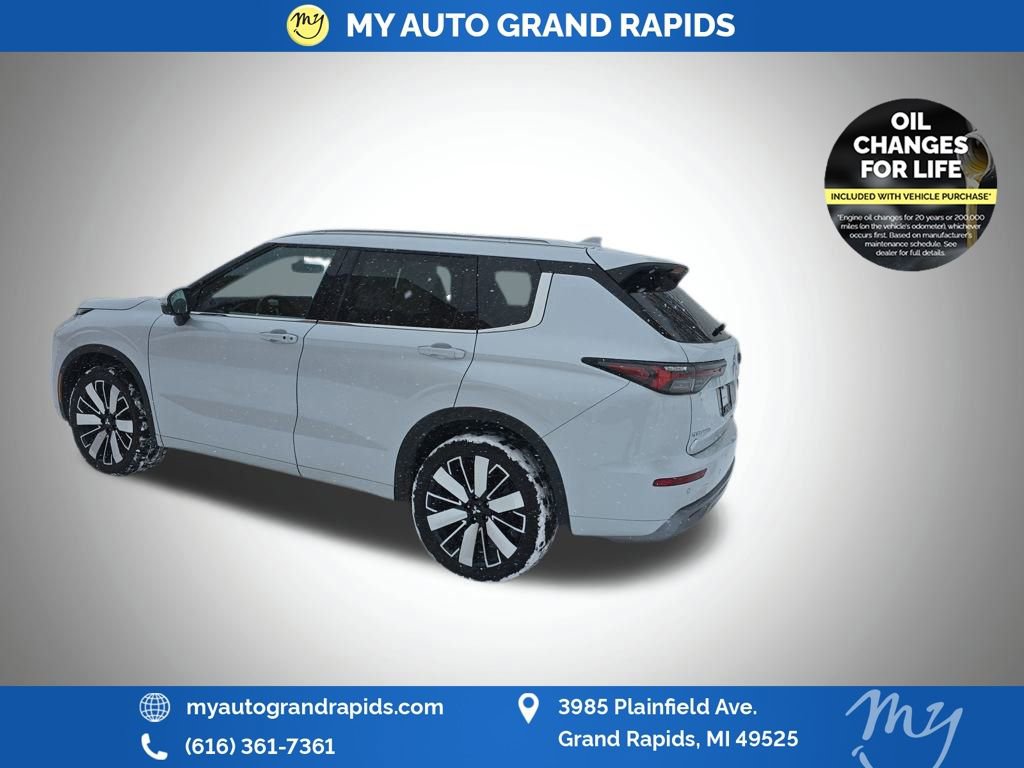 Used 2025 Mitsubishi Outlander SEL image 5